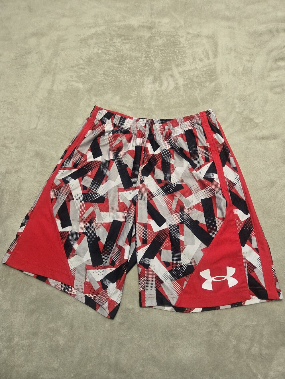 Under Armour Loose Athletic Men’s Shorts Geo Print Performance Shorts Size M